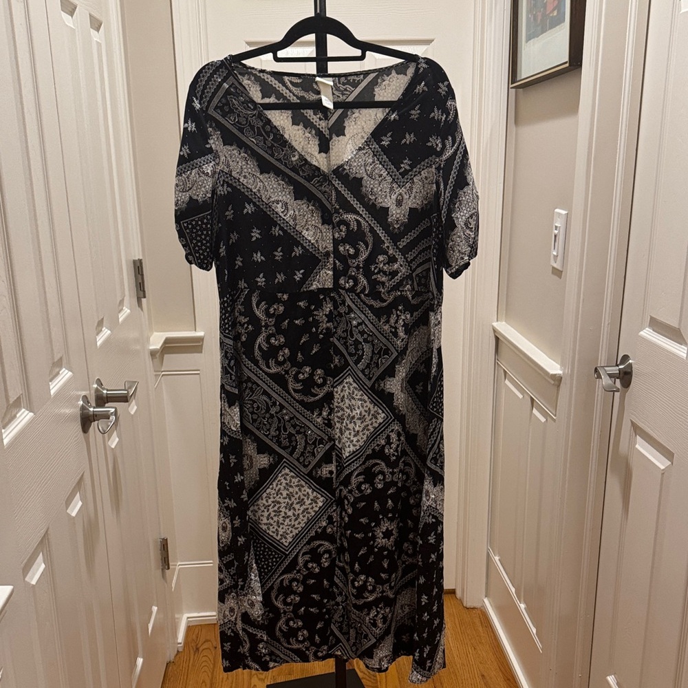 H&M Black and White Geometric Midi Dress